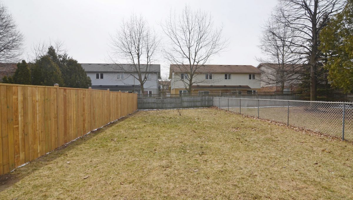 787 Victoria St London ON N5Y-large-040-38-787 Victoria StreetRear Unit-1500x994-72dpi-X2