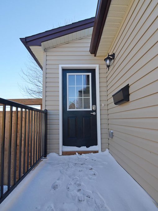 5 Goldwick Crescent London ON-large-044-55-Unit BFront PorchEntrance-663x1000-72dpi-XL