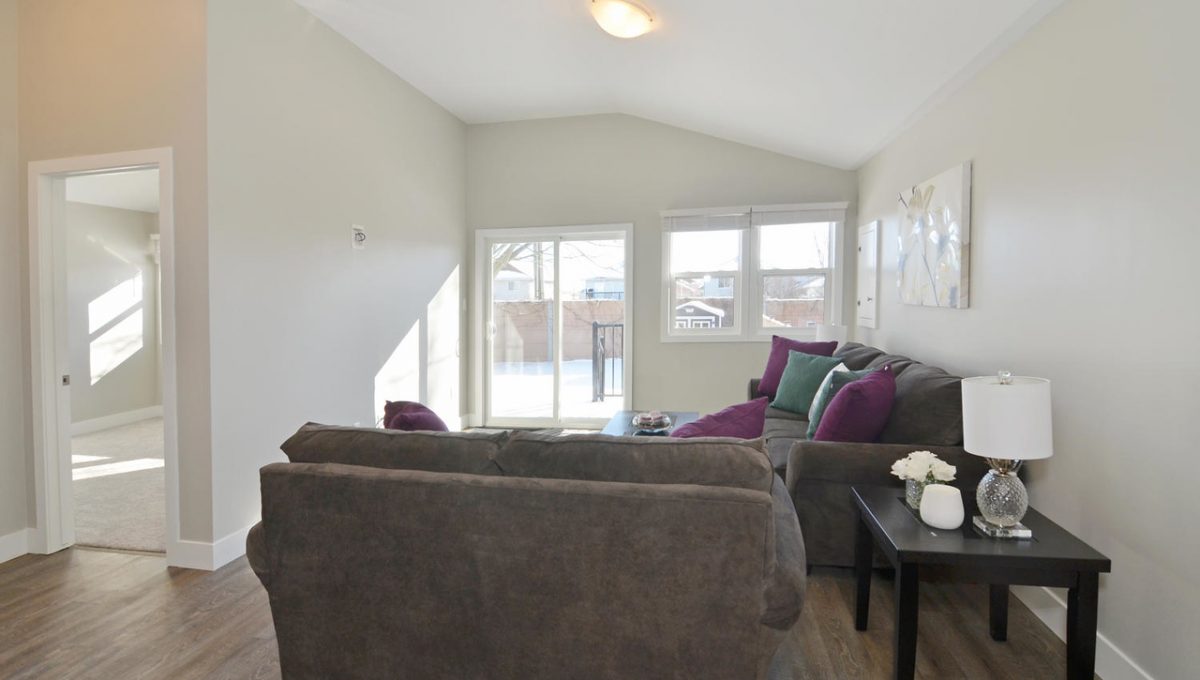5 Goldwick Crescent London ON-large-054-62-Unit BOpen Concept Living Room-1500x994-72dpi-X2