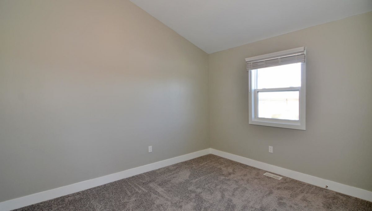 5 Goldwick Crescent London ON-large-059-54-Unit BBedroom 2-1500x994-72dpi-X2