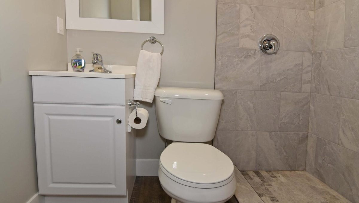 50 Southwood Crescent London-large-037-032-Unit BMain Bathroom-1500x1000-72dpi