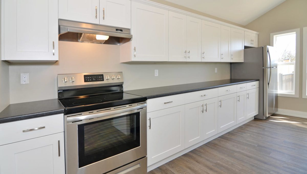 346 Regal Dr London ON N5Y 1J4-large-037-45-346 Regal DrRear Unit Kitchen-1500x994-72dpi-X2