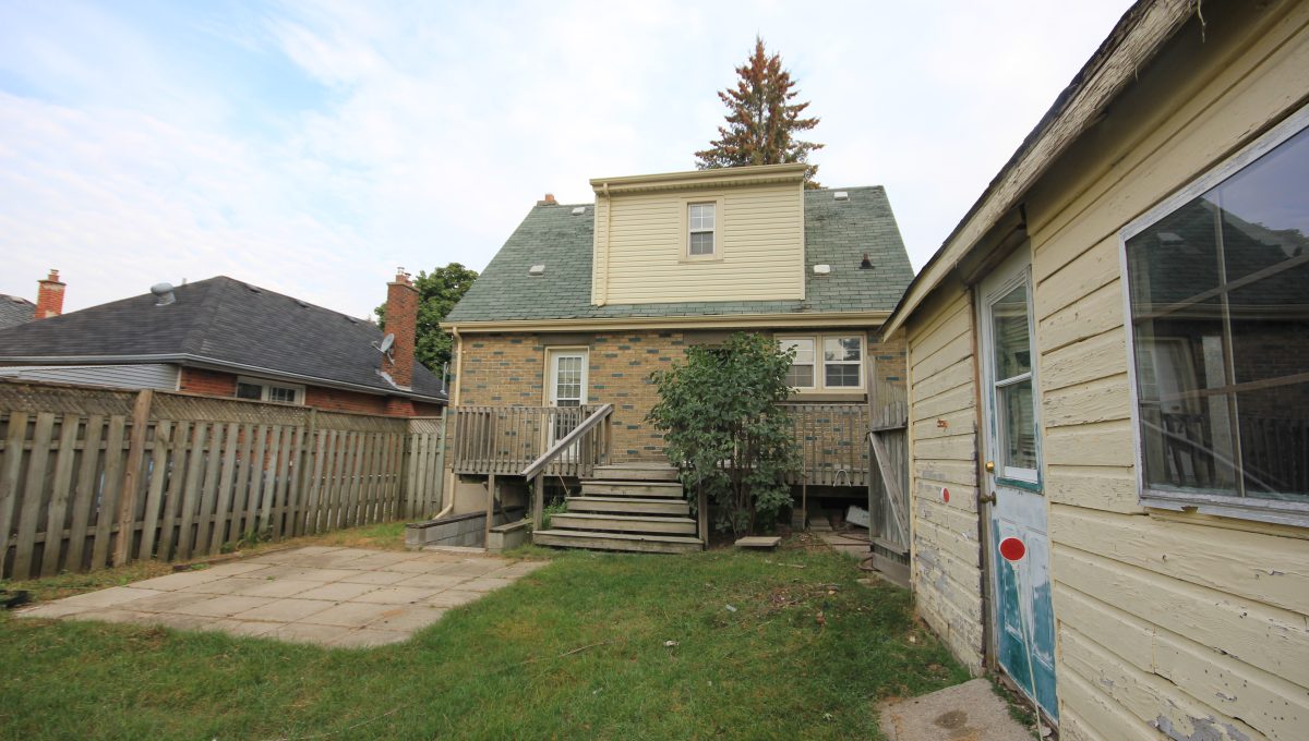 1185 florance backyard