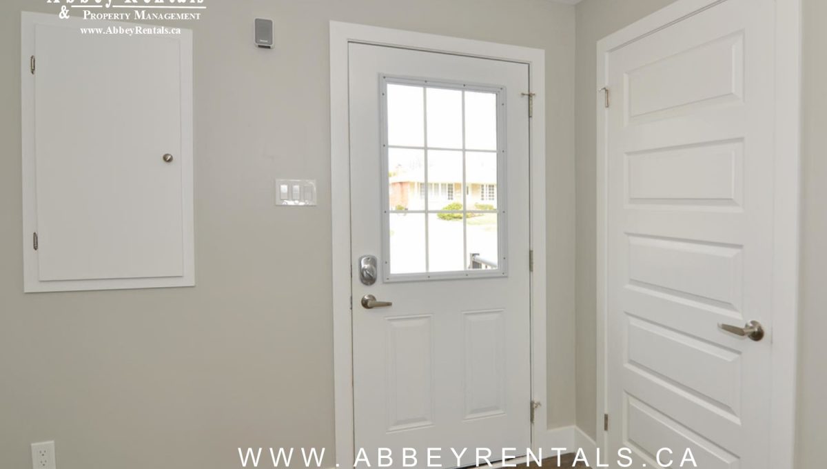 322 Tweedsmuir Ave Unit A and-large-006-7-322 Tweedsmuir AveUnit AFront-1500x994-72dpi-X2