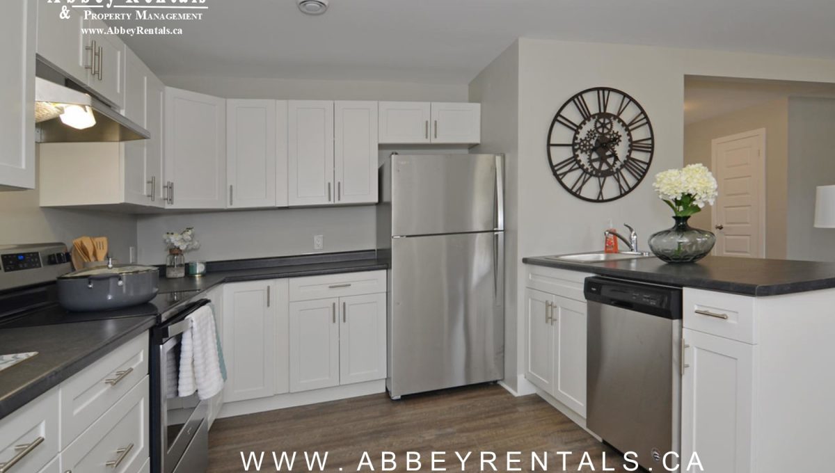 322 Tweedsmuir Ave Unit A and-large-009-16-322 Tweedsmuir AveUnit-1500x994-72dpi-X2