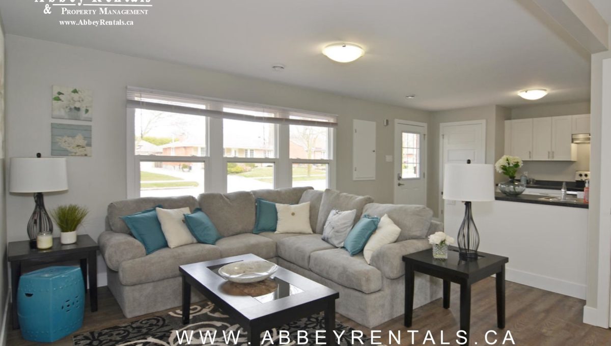 322 Tweedsmuir Ave Unit A and-large-013-23-322 Tweedsmuir AveUnit ALiving-1500x994-72dpi-X2