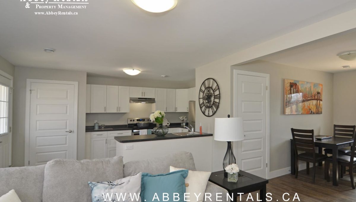 322 Tweedsmuir Ave Unit A and-large-015-14-322 Tweedsmuir AveUnit AView-1500x994-72dpi-X2